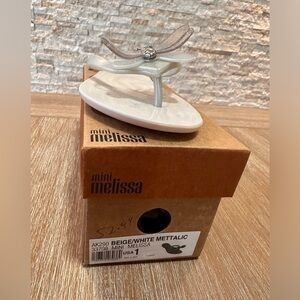 EUC MINI MELISSA GIRLS IVORY BUGS JELLY FLIP-FLOPS SIZE 1